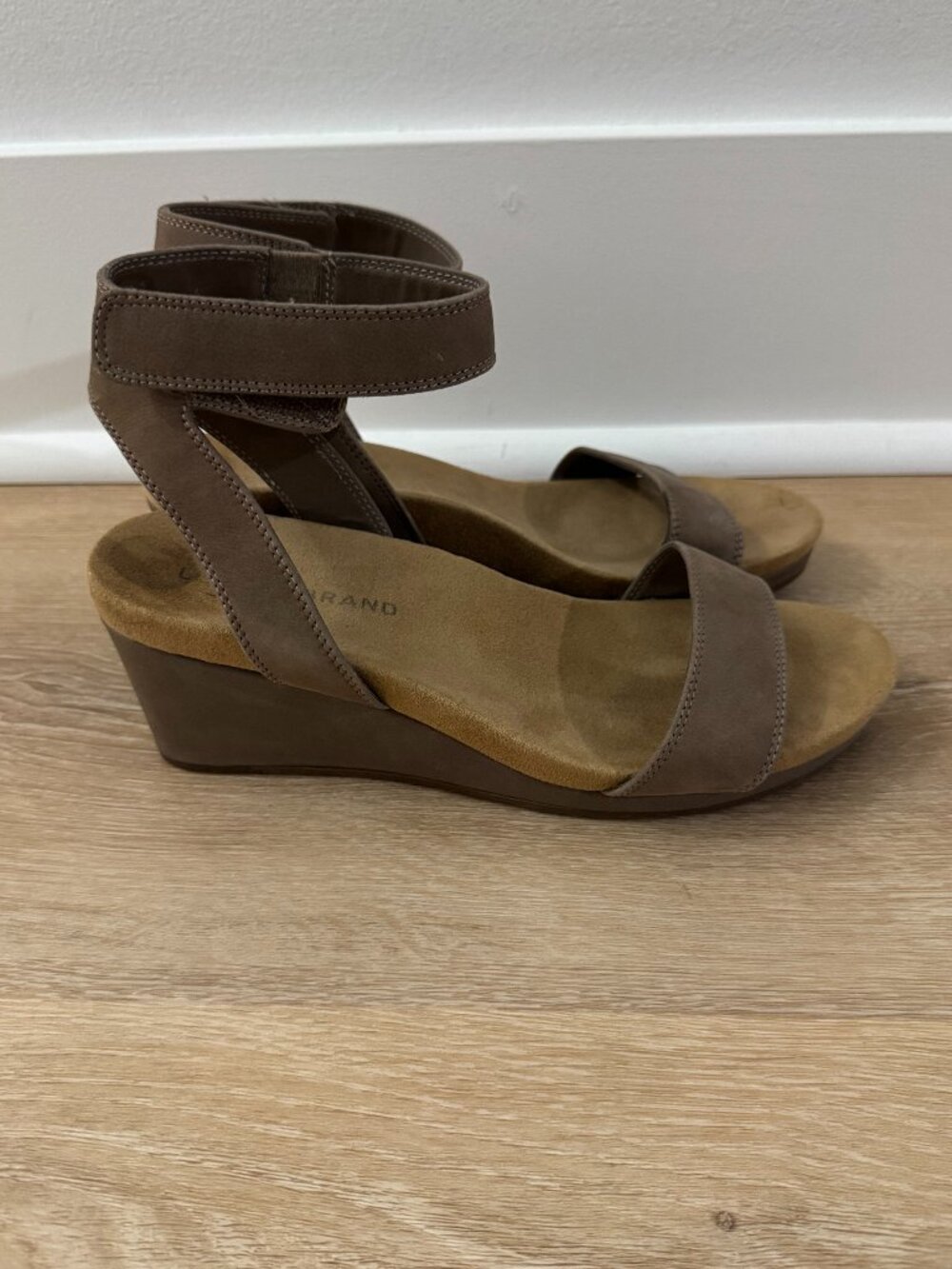 Lucky Brand Karston Wedge Sandals Size 8 Taupe Leather